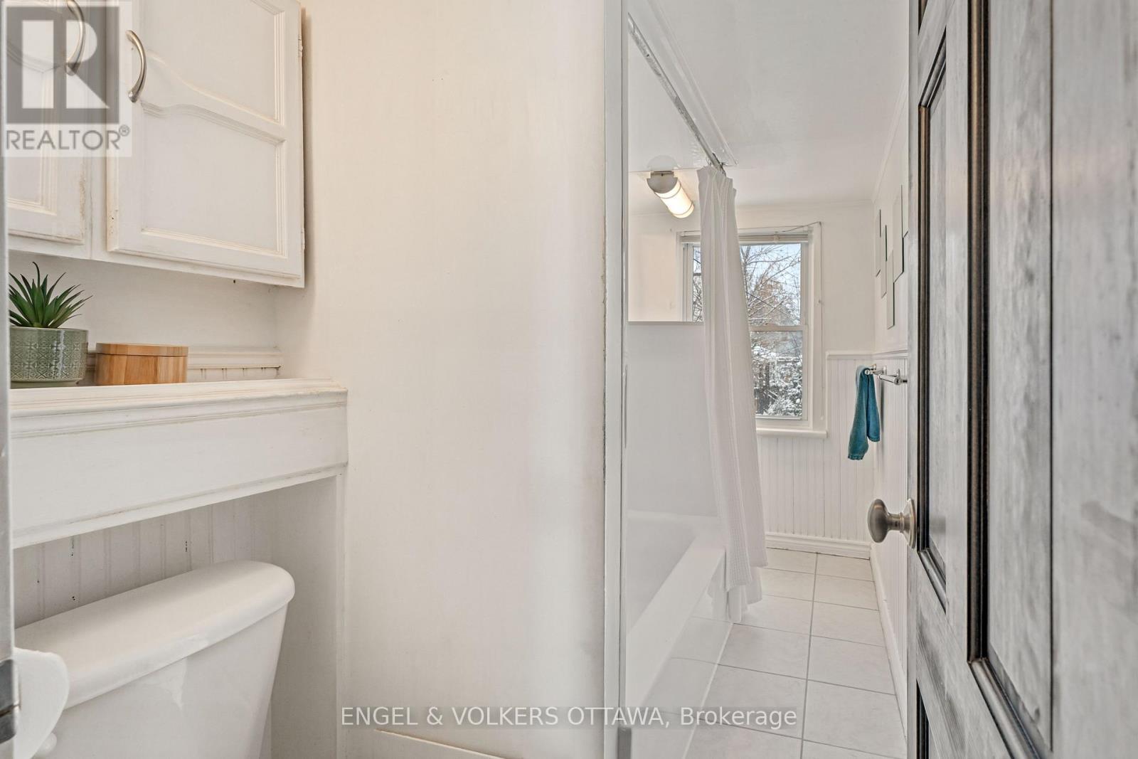 Main bath - 477 Booth Street, Ottawa, ON - Indoor Photo Showing Bathroom