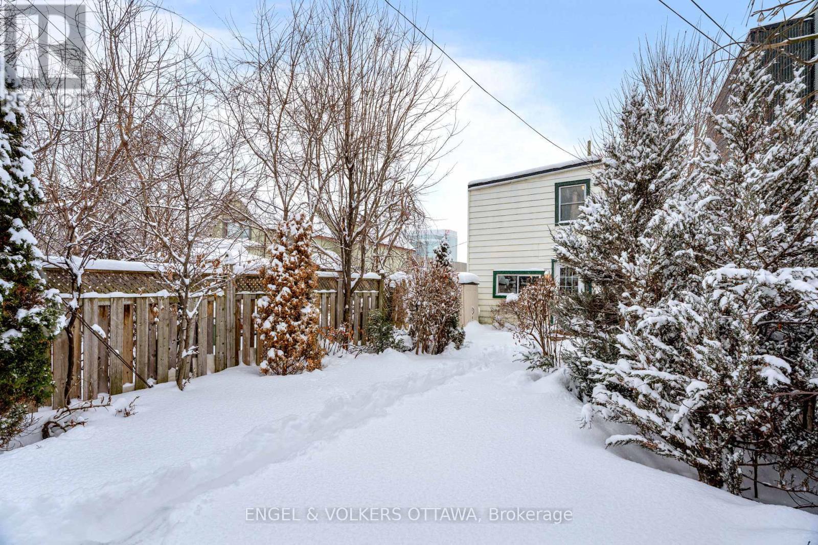 477 Booth Street, Ottawa, ON - Outdoor