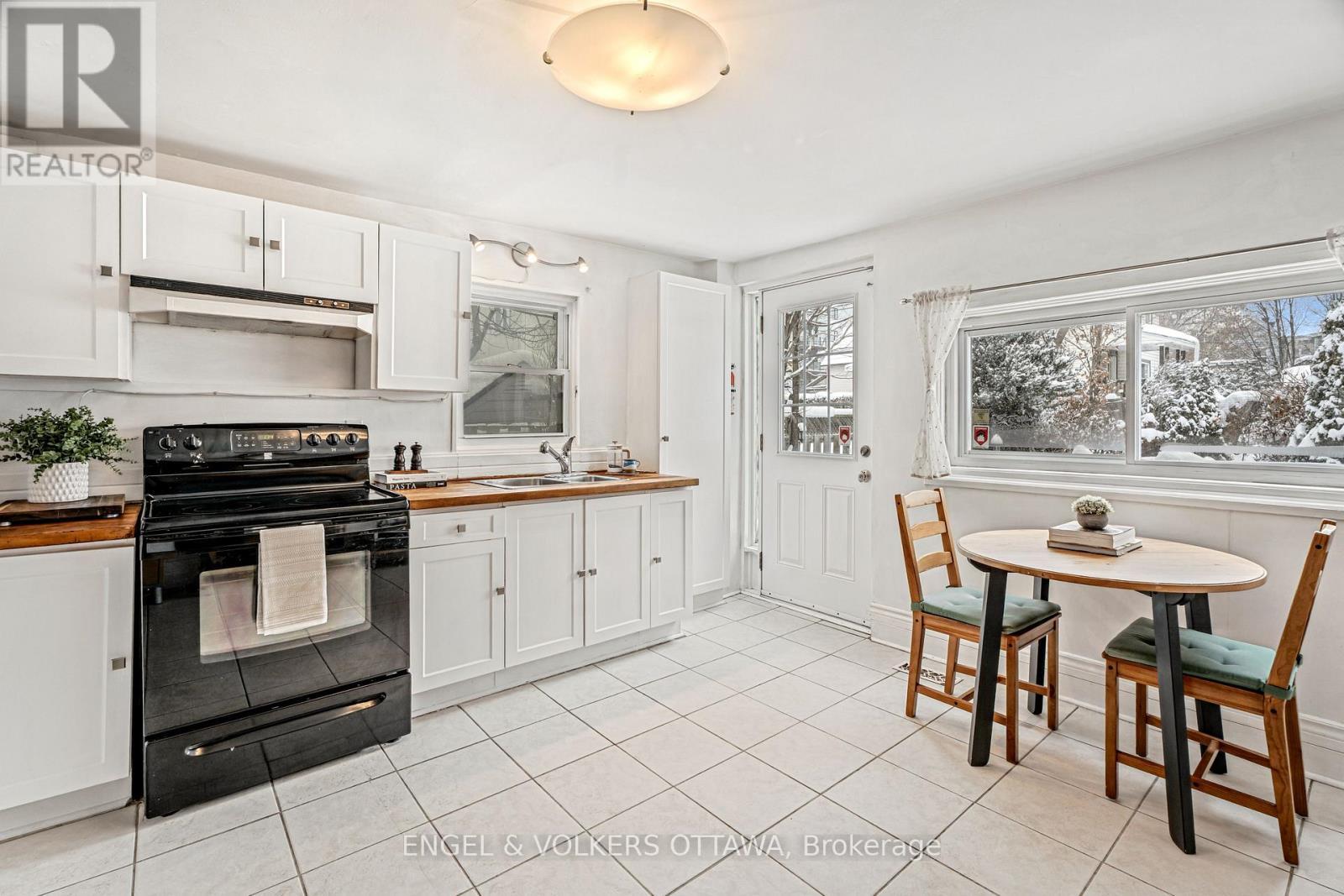 Kitchen - 477 Booth Street, Ottawa, ON - Indoor