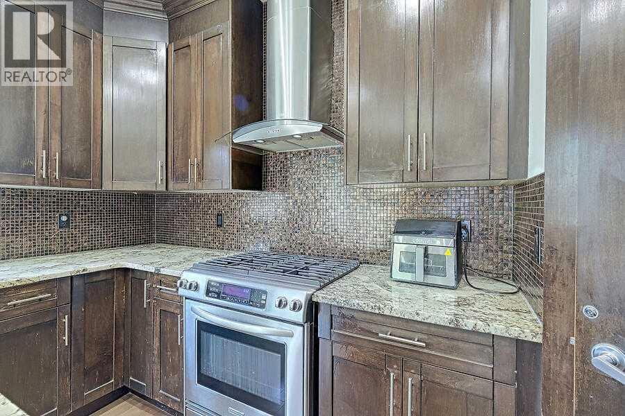 16 Rockcliff Point Nw, Calgary, AB - Indoor Photo Showing Kitchen With Upgraded Kitchen