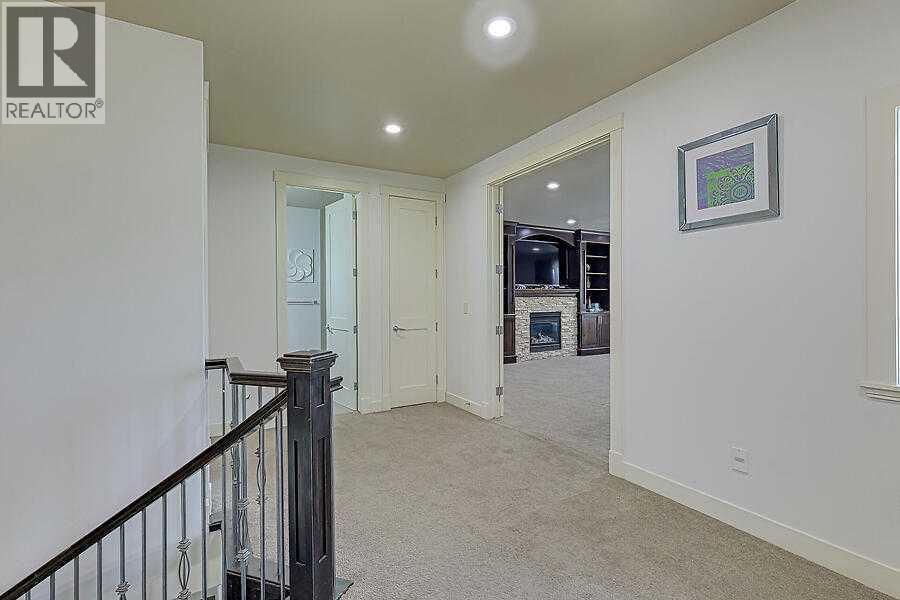 16 Rockcliff Point Nw, Calgary, AB - Indoor Photo Showing Other Room