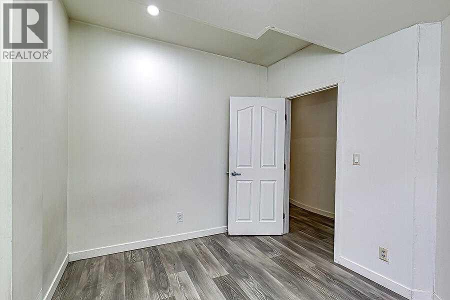 16 Rockcliff Point Nw, Calgary, AB - Indoor Photo Showing Other Room