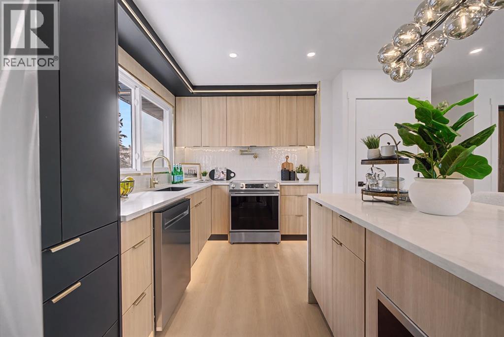 204 Martell Road Ne, Calgary, AB - Indoor Photo Showing Kitchen With Upgraded Kitchen