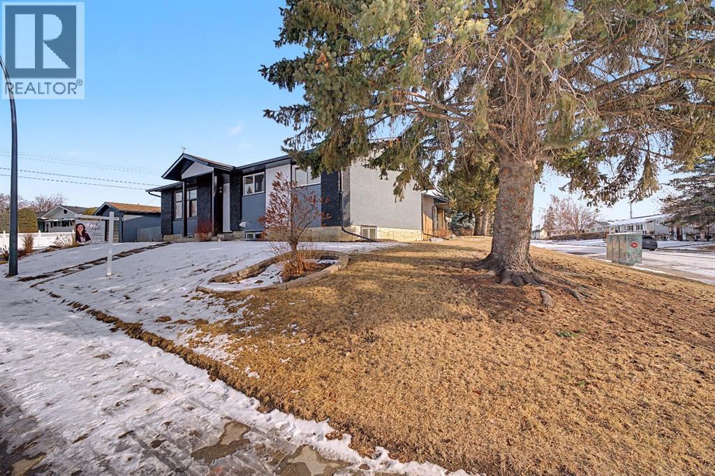 204 Martell Road Ne, Calgary, AB - Outdoor