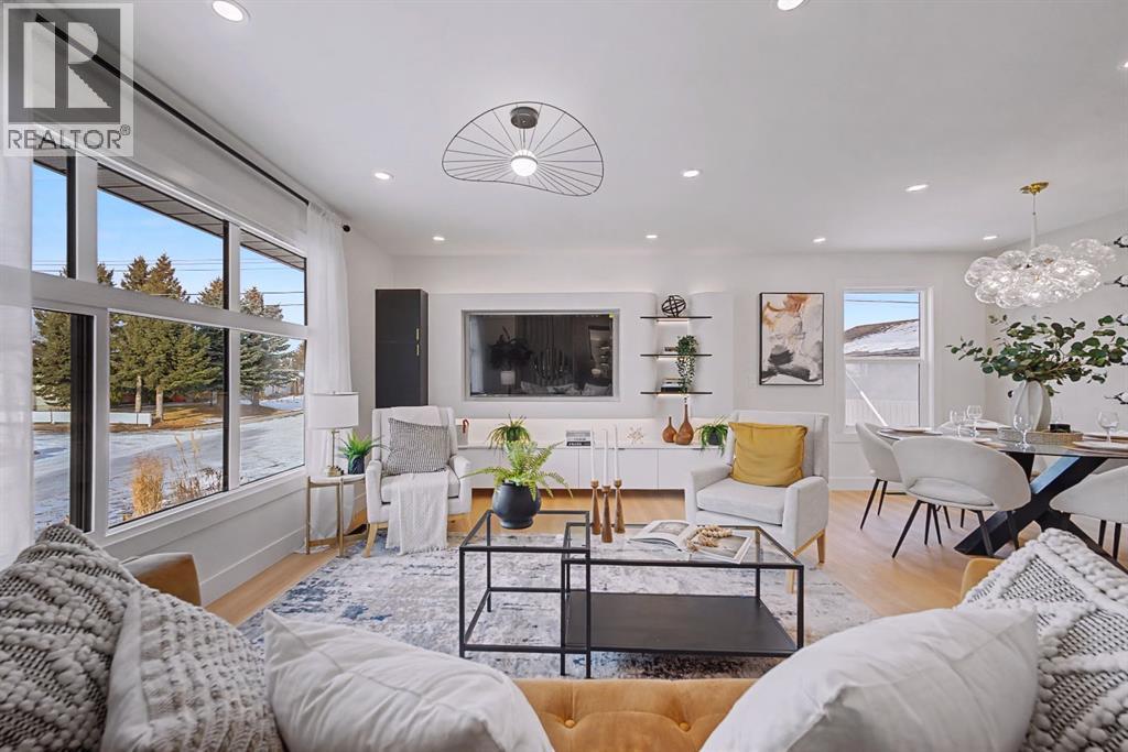 204 Martell Road Ne, Calgary, AB - Indoor Photo Showing Living Room