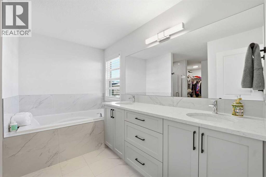 102 Setonstone Manor Se, Calgary, AB - Indoor Photo Showing Bathroom