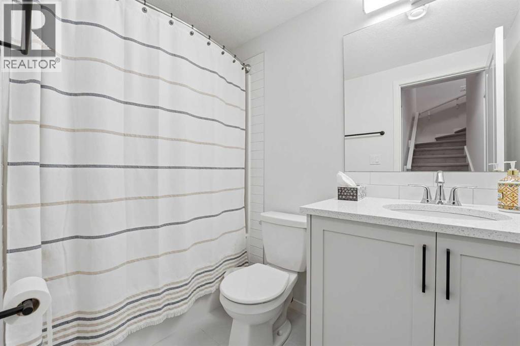102 Setonstone Manor Se, Calgary, AB - Indoor Photo Showing Bathroom