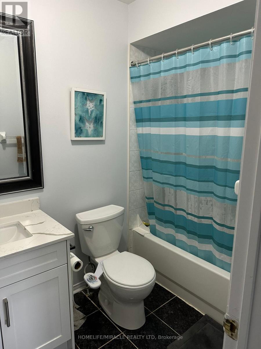 3918 Zenith Court, Mississauga, ON - Indoor Photo Showing Bathroom