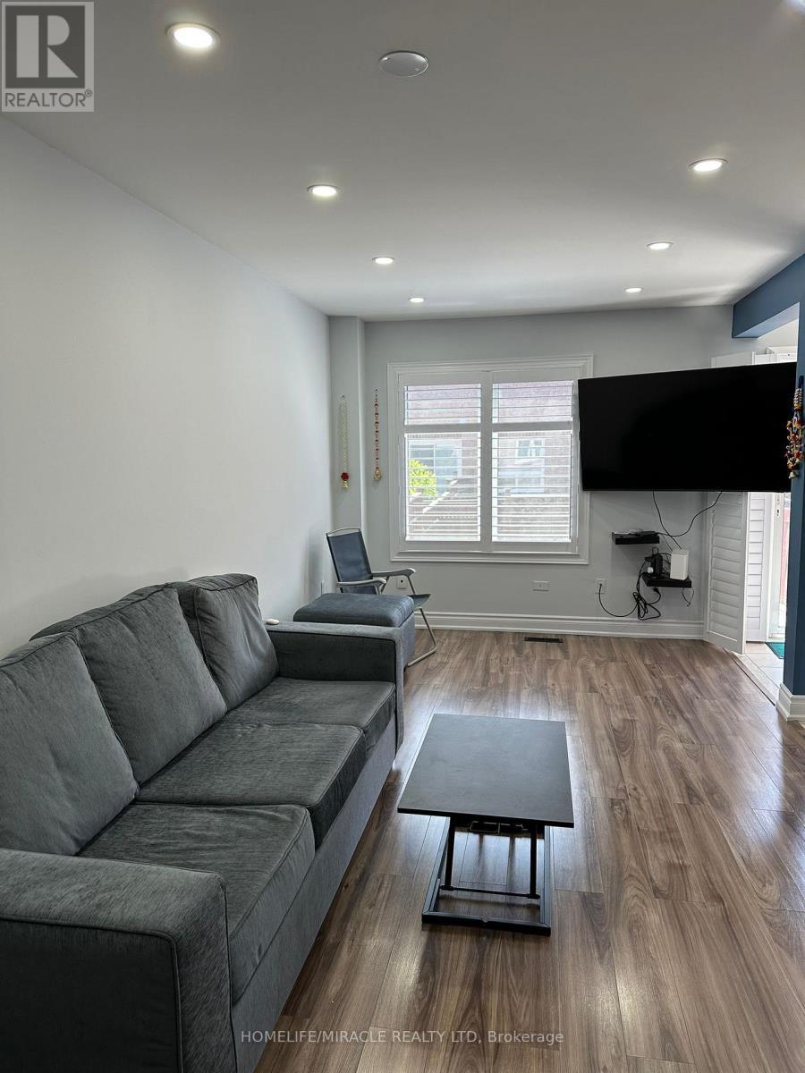 3918 Zenith Court, Mississauga, ON - Indoor Photo Showing Living Room