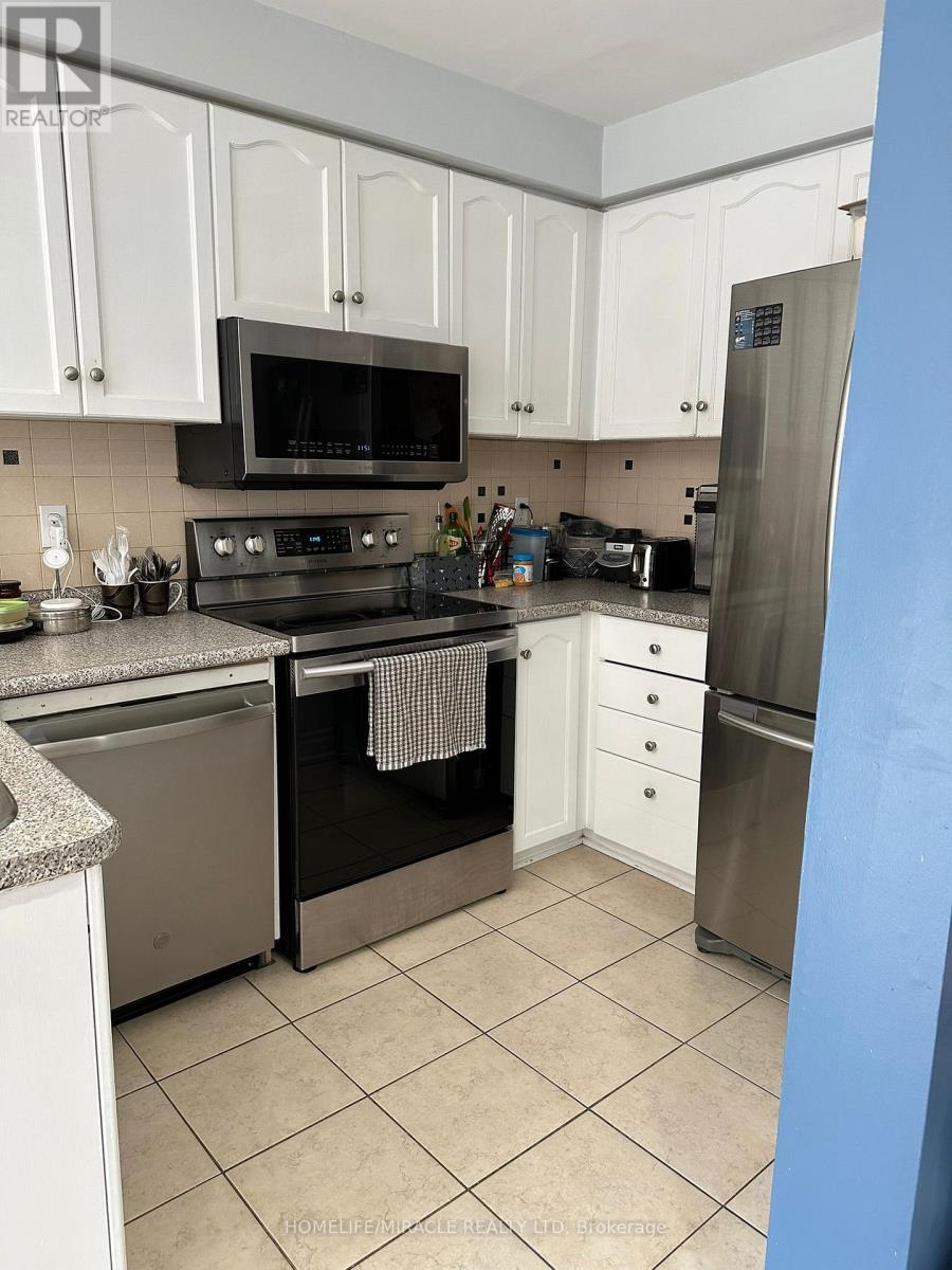 3918 Zenith Court, Mississauga, ON - Indoor Photo Showing Kitchen