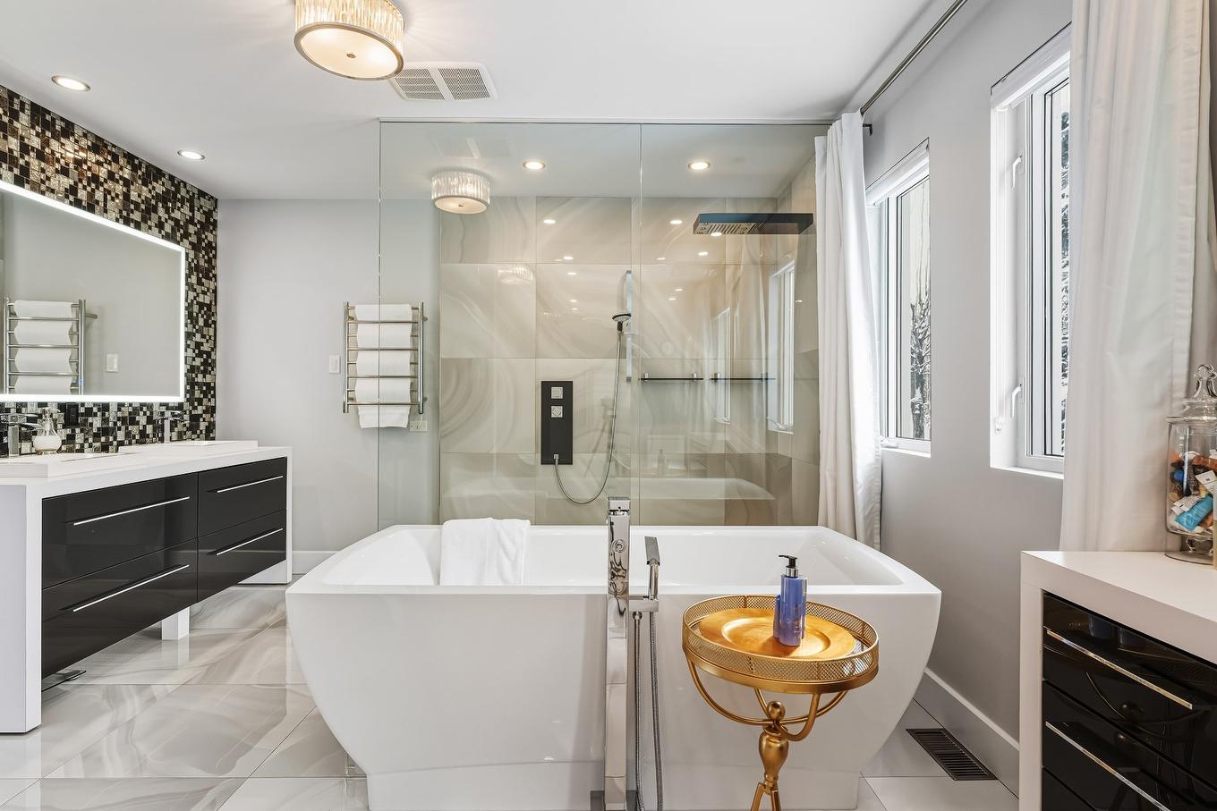 Salle de bains attenante à la CCP - 35 Rue D'Arvida, Granby, QC - Indoor Photo Showing Bathroom