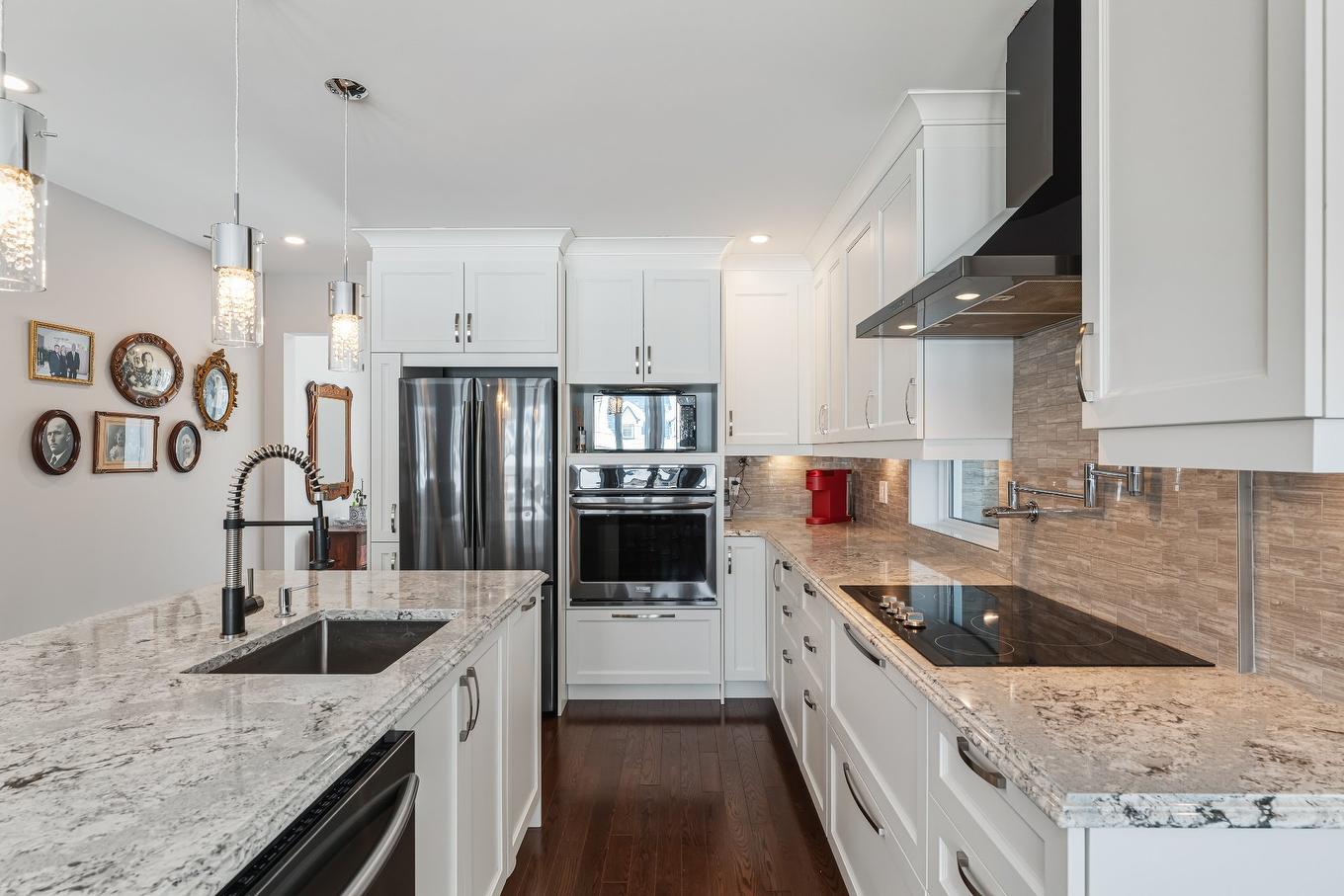 Cuisine - 35 Rue D'Arvida, Granby, QC - Indoor Photo Showing Kitchen With Upgraded Kitchen