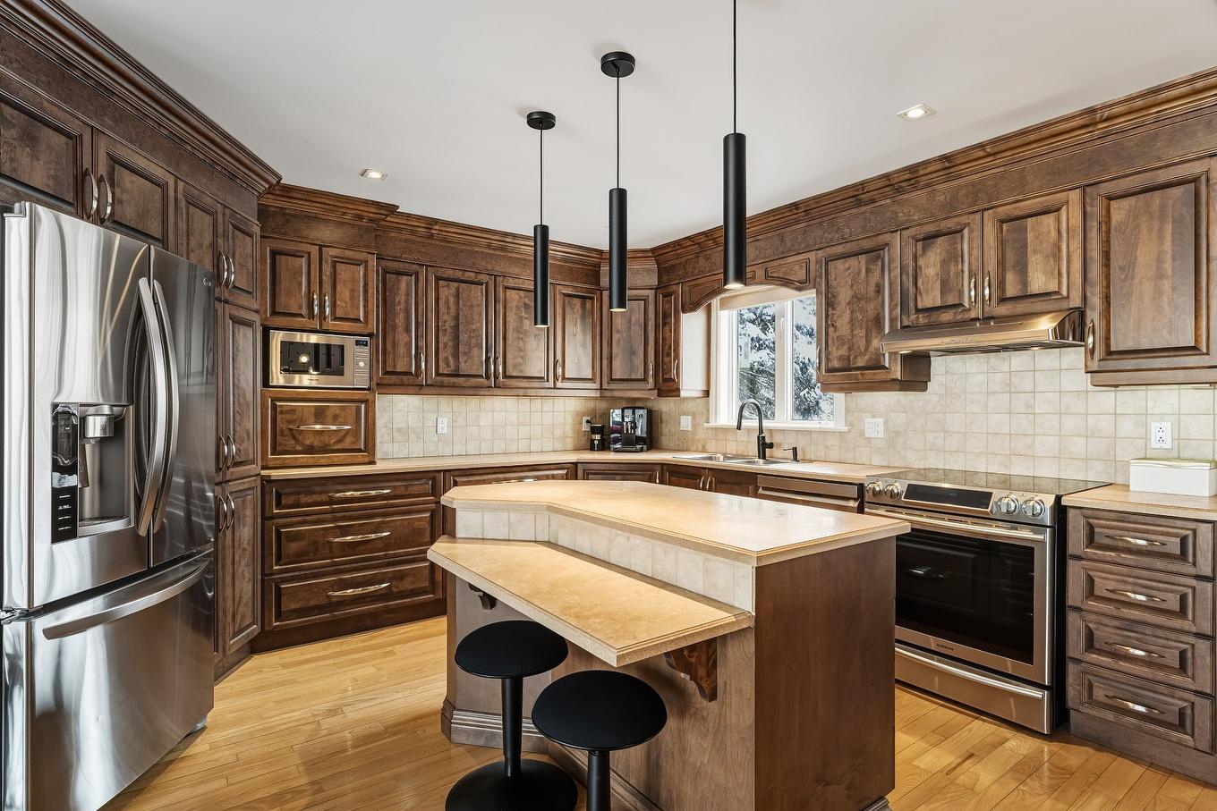 Cuisine - 35 Rue D'Arvida, Granby, QC - Indoor Photo Showing Kitchen With Upgraded Kitchen