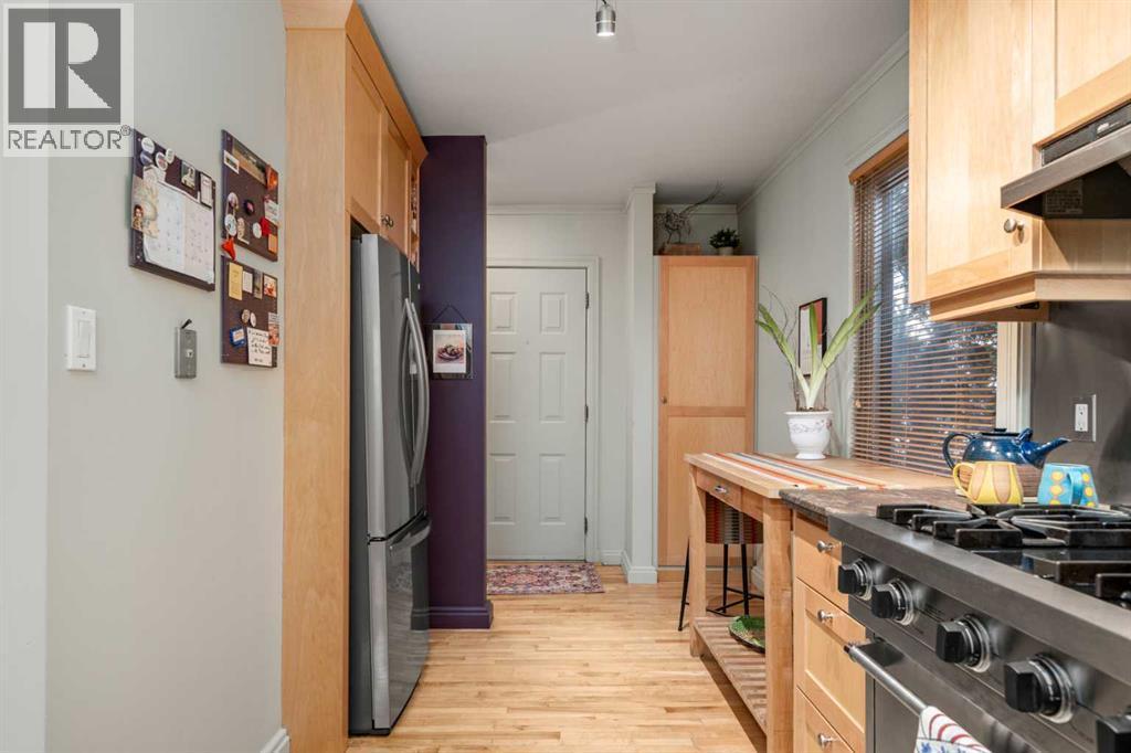 1929 6 Avenue Nw, Calgary, AB - Indoor Photo Showing Kitchen