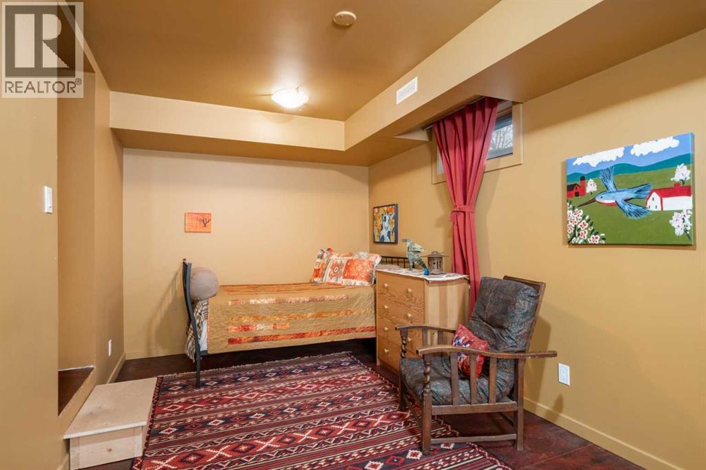 1929 6 Avenue Nw, Calgary, AB - Indoor Photo Showing Bedroom