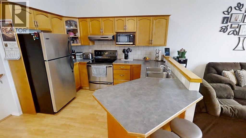 624 51 Avenue, Coalhurst, AB - Indoor Photo Showing Kitchen With Double Sink