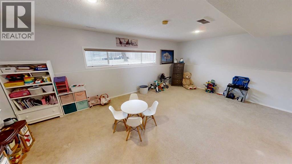 624 51 Avenue, Coalhurst, AB - Indoor