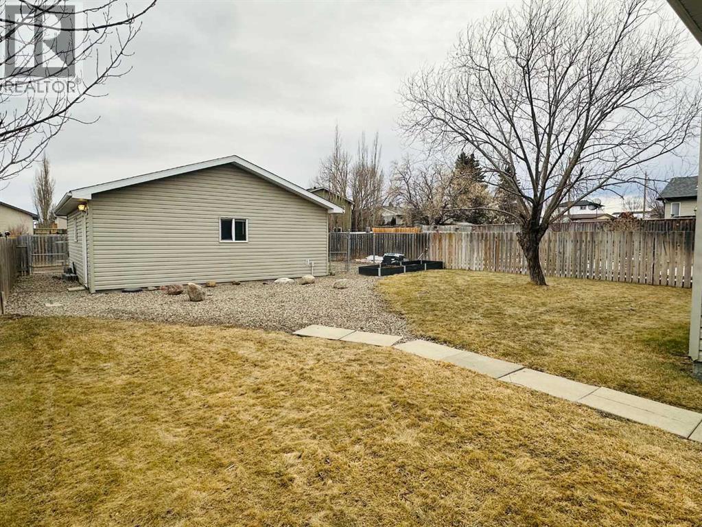 624 51 Avenue, Coalhurst, AB - Outdoor