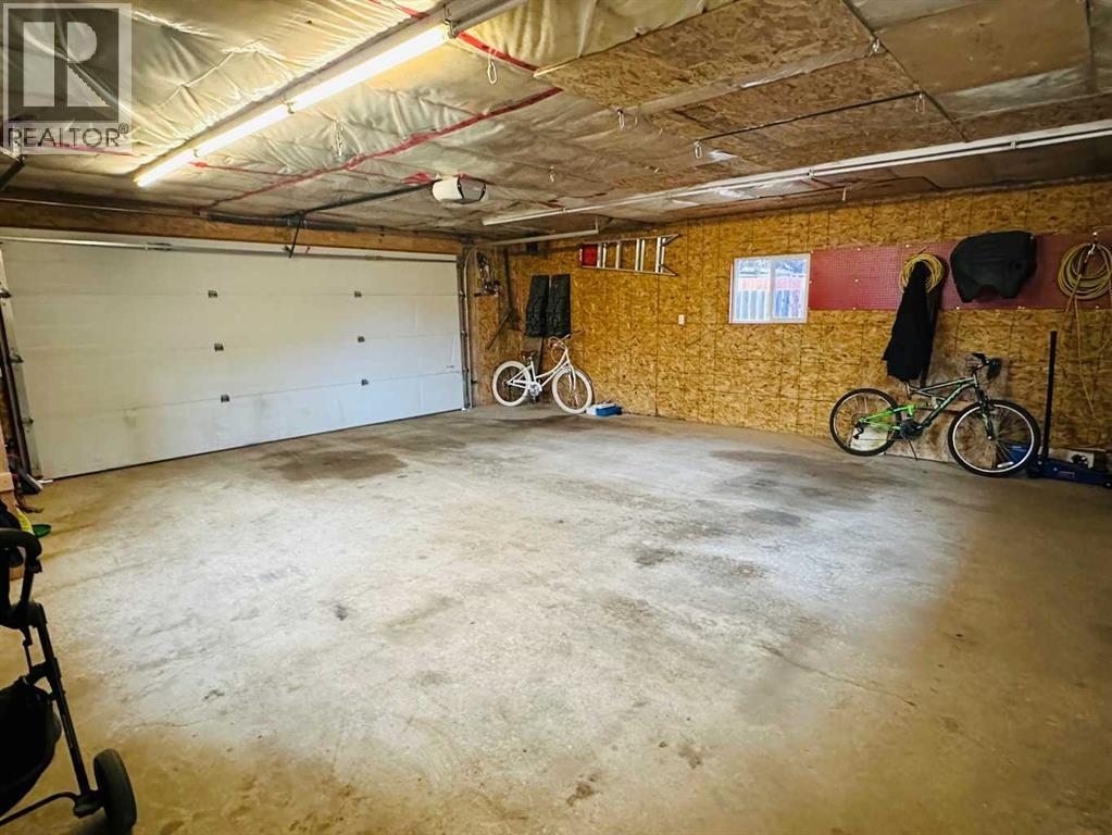 624 51 Avenue, Coalhurst, AB - Indoor Photo Showing Garage