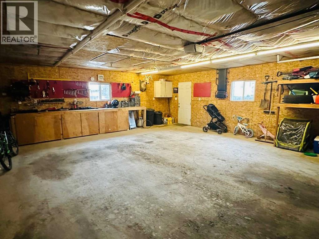 624 51 Avenue, Coalhurst, AB - Indoor Photo Showing Garage