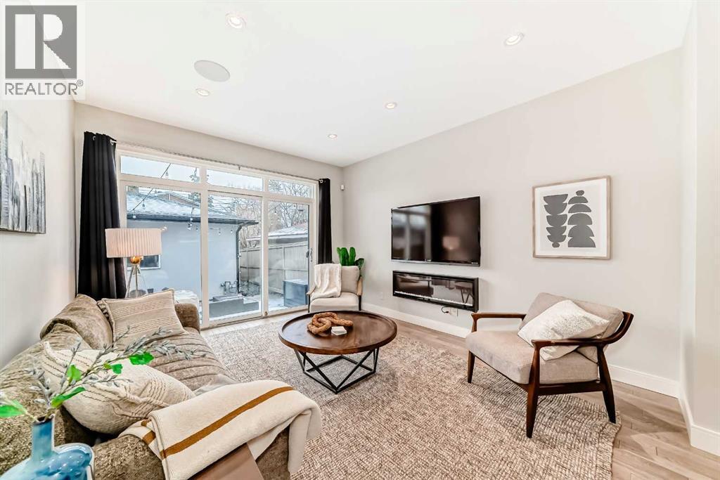 2614 21 Street Sw, Calgary, AB - Indoor Photo Showing Living Room