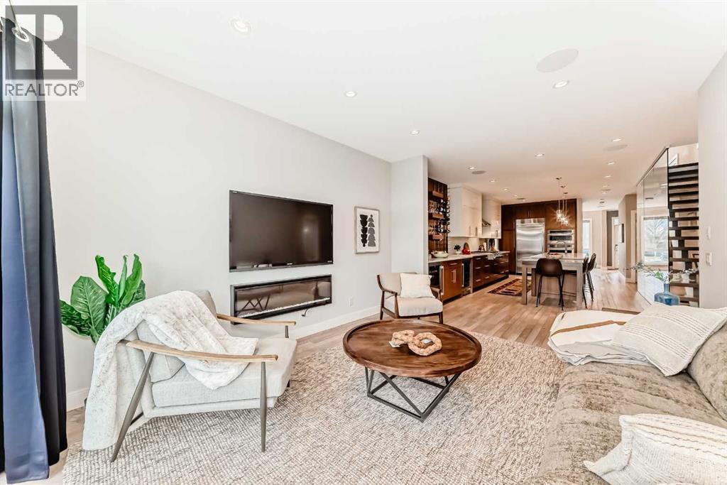 2614 21 Street Sw, Calgary, AB - Indoor Photo Showing Living Room
