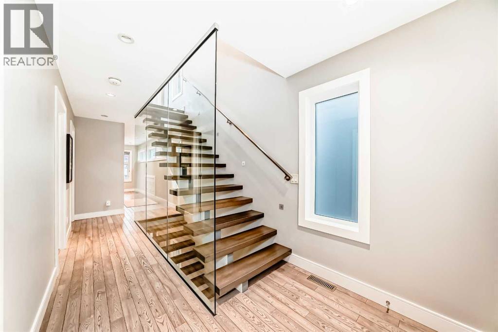 2614 21 Street Sw, Calgary, AB - Indoor Photo Showing Other Room