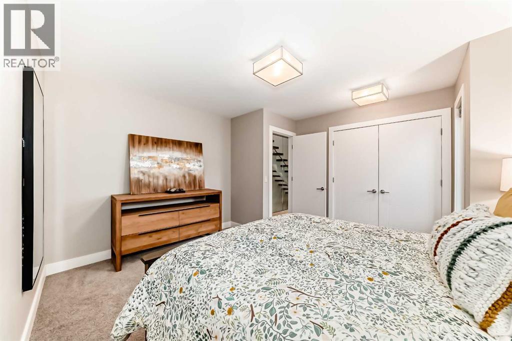 2614 21 Street Sw, Calgary, AB - Indoor Photo Showing Bedroom