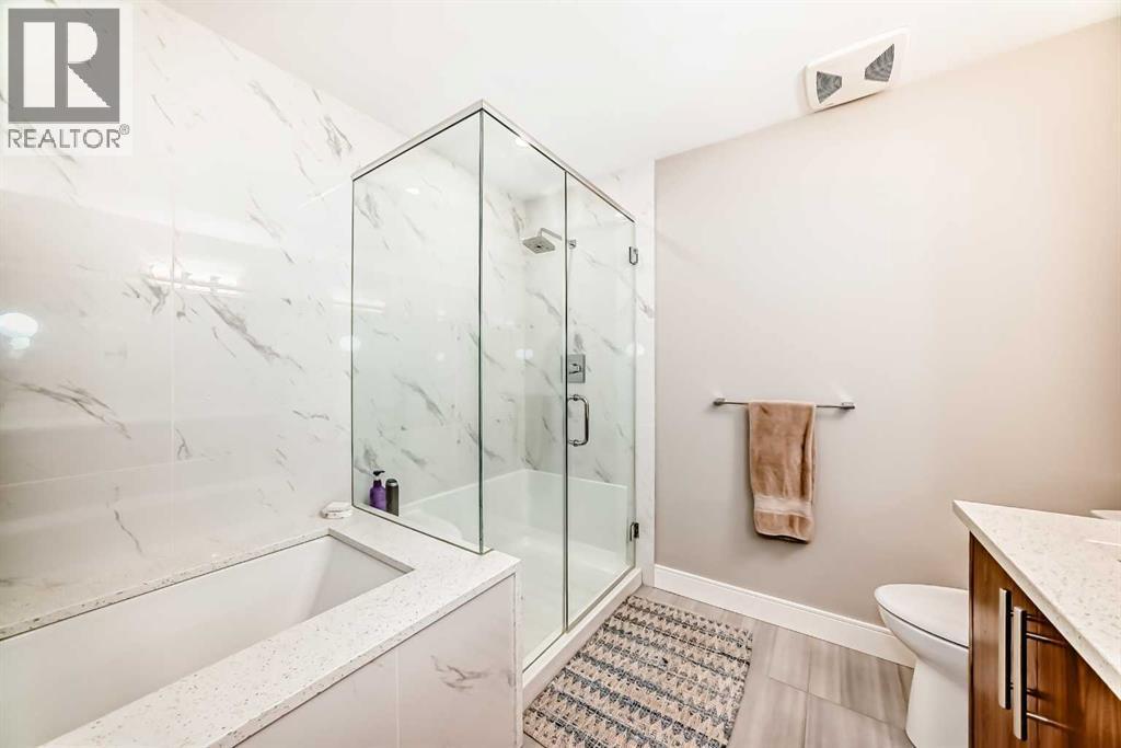 2614 21 Street Sw, Calgary, AB - Indoor Photo Showing Bathroom