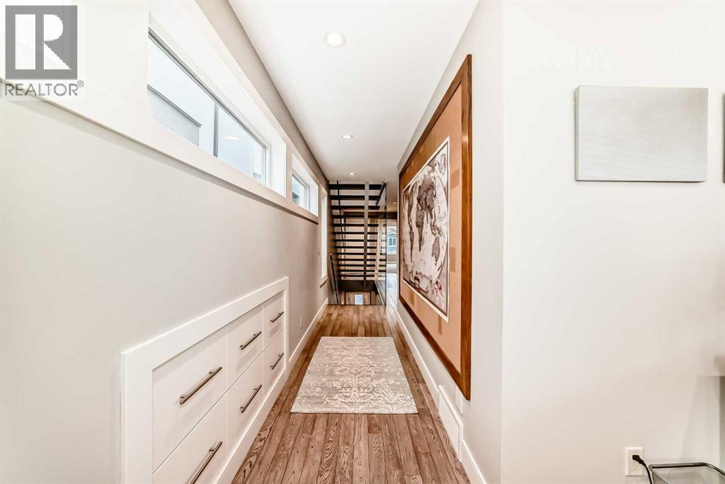 2614 21 Street Sw, Calgary, AB - Indoor Photo Showing Other Room