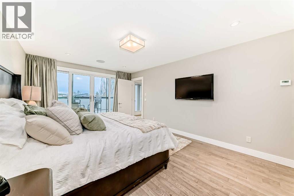 2614 21 Street Sw, Calgary, AB - Indoor Photo Showing Bedroom