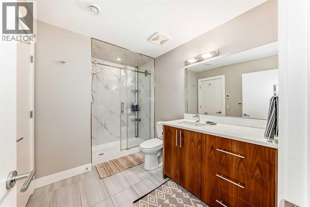 2614 21 Street Sw, Calgary, AB - Indoor Photo Showing Bathroom
