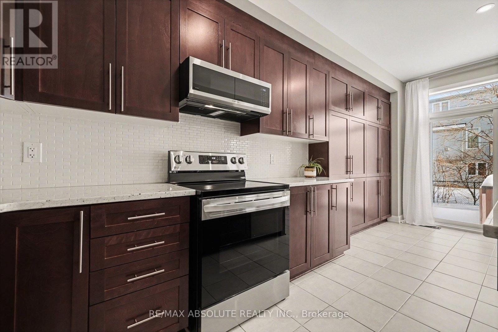 633 Geranium Walk, Ottawa, ON - Indoor Photo Showing Kitchen