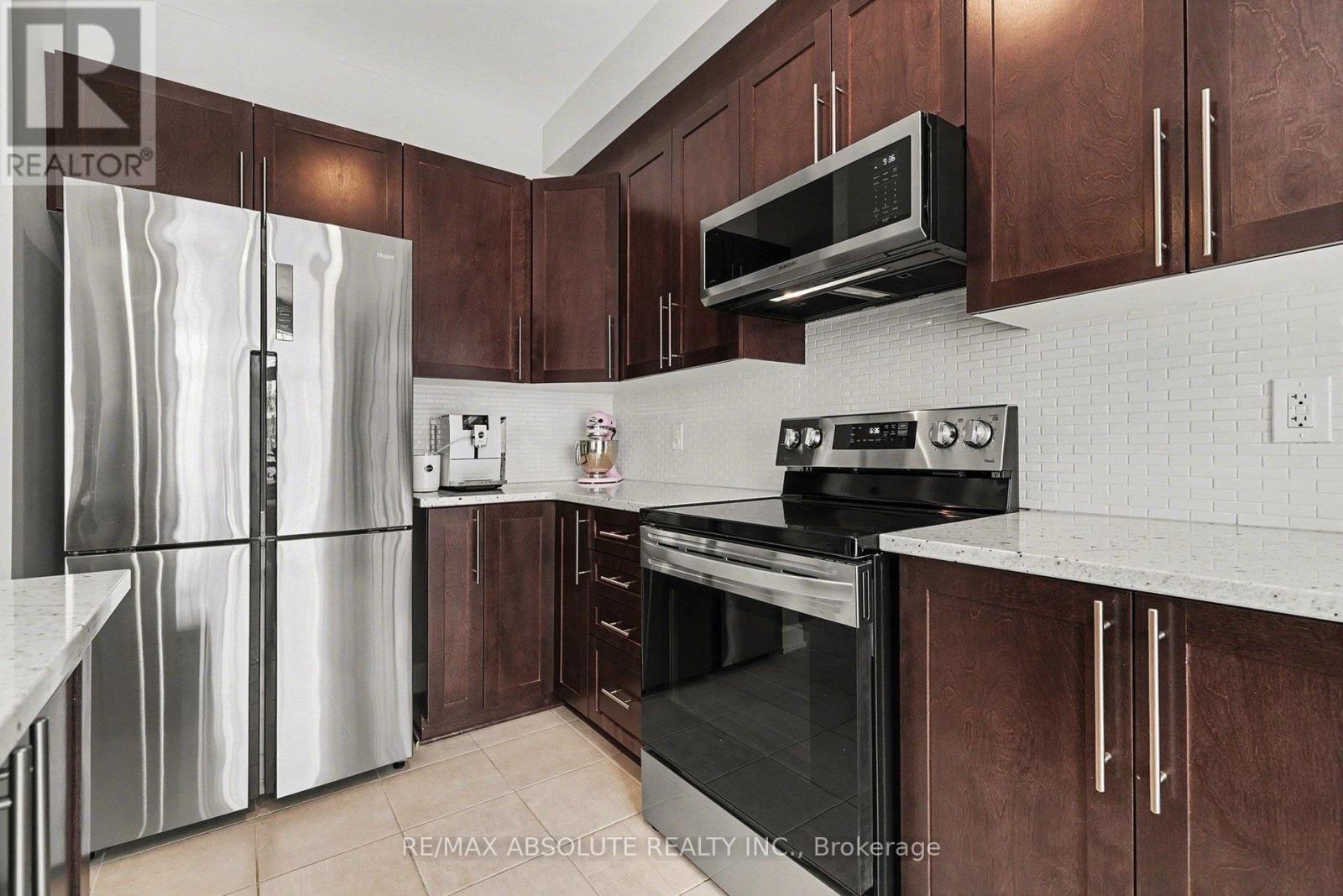 633 Geranium Walk, Ottawa, ON - Indoor Photo Showing Kitchen With Upgraded Kitchen