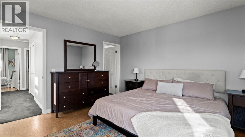 161 Macewan Glen Drive Nw, Calgary, AB - Indoor Photo Showing Bedroom