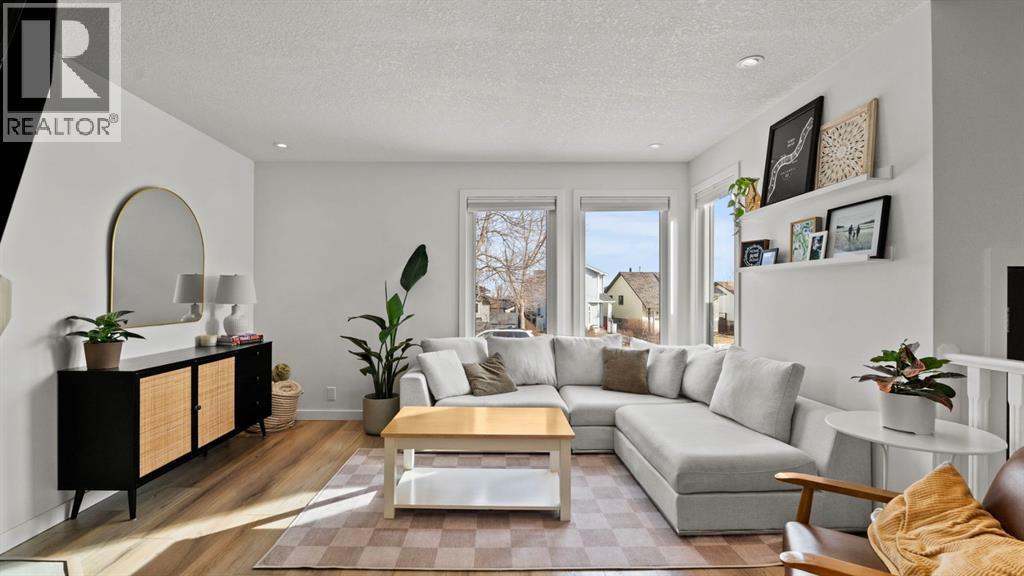 161 Macewan Glen Drive Nw, Calgary, AB - Indoor Photo Showing Living Room