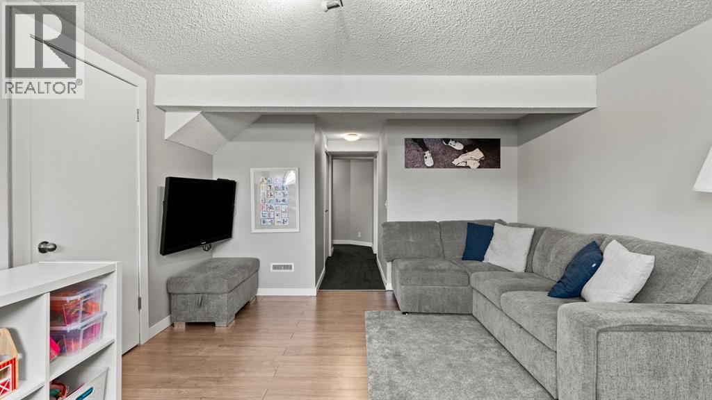 161 Macewan Glen Drive Nw, Calgary, AB - Indoor Photo Showing Living Room