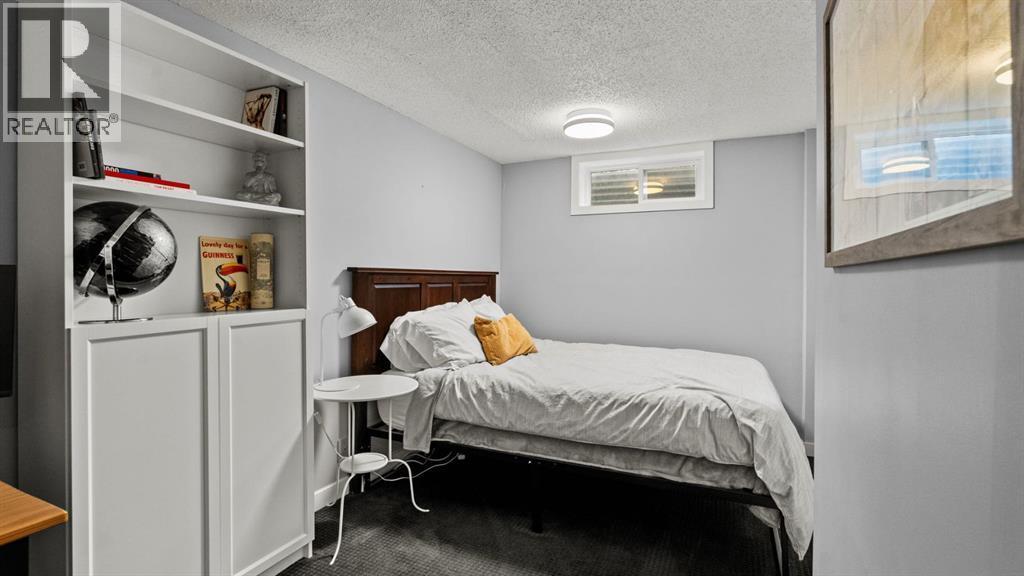 161 Macewan Glen Drive Nw, Calgary, AB - Indoor Photo Showing Bedroom