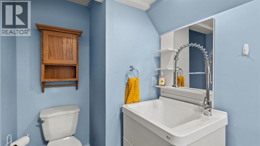 161 Macewan Glen Drive Nw, Calgary, AB - Indoor Photo Showing Bathroom