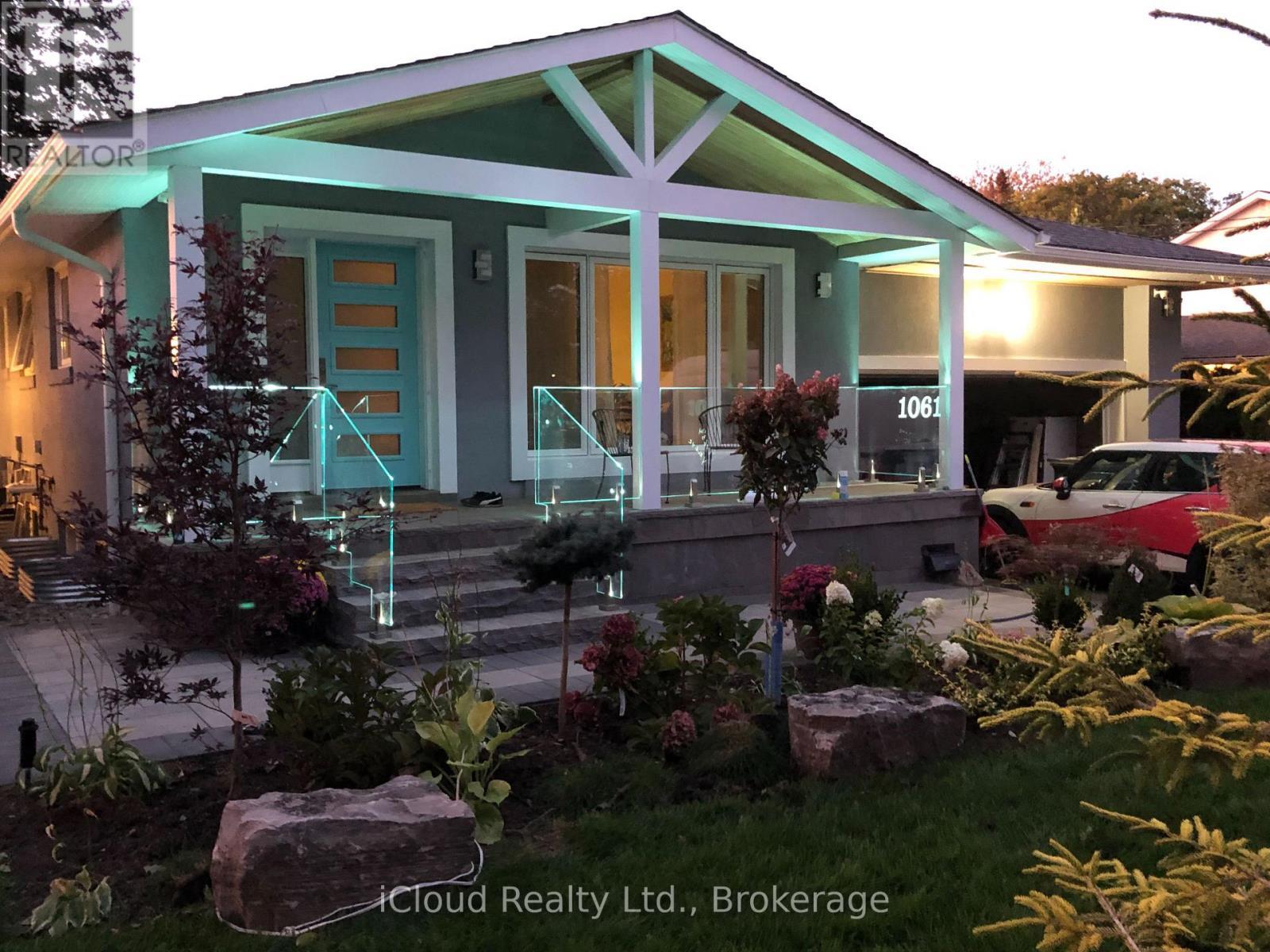 1061 Johnathan Drive, Mississauga, ON - Outdoor With Deck Patio Veranda