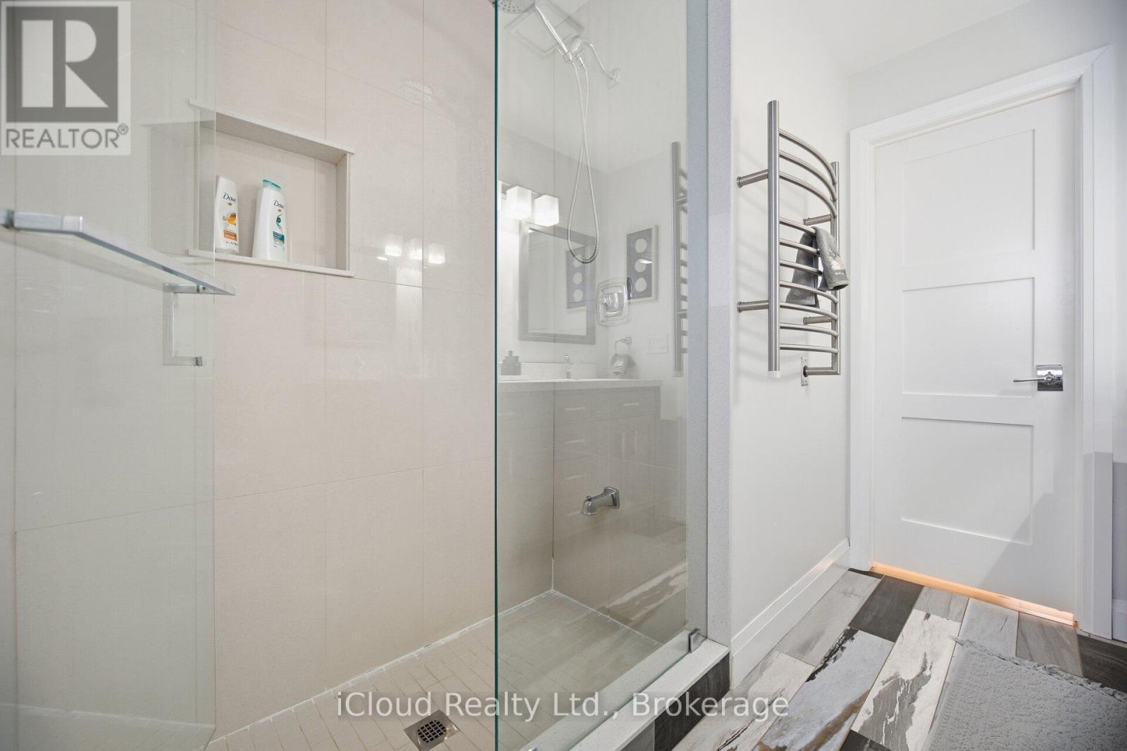 1061 Johnathan Drive, Mississauga, ON - Indoor Photo Showing Bathroom