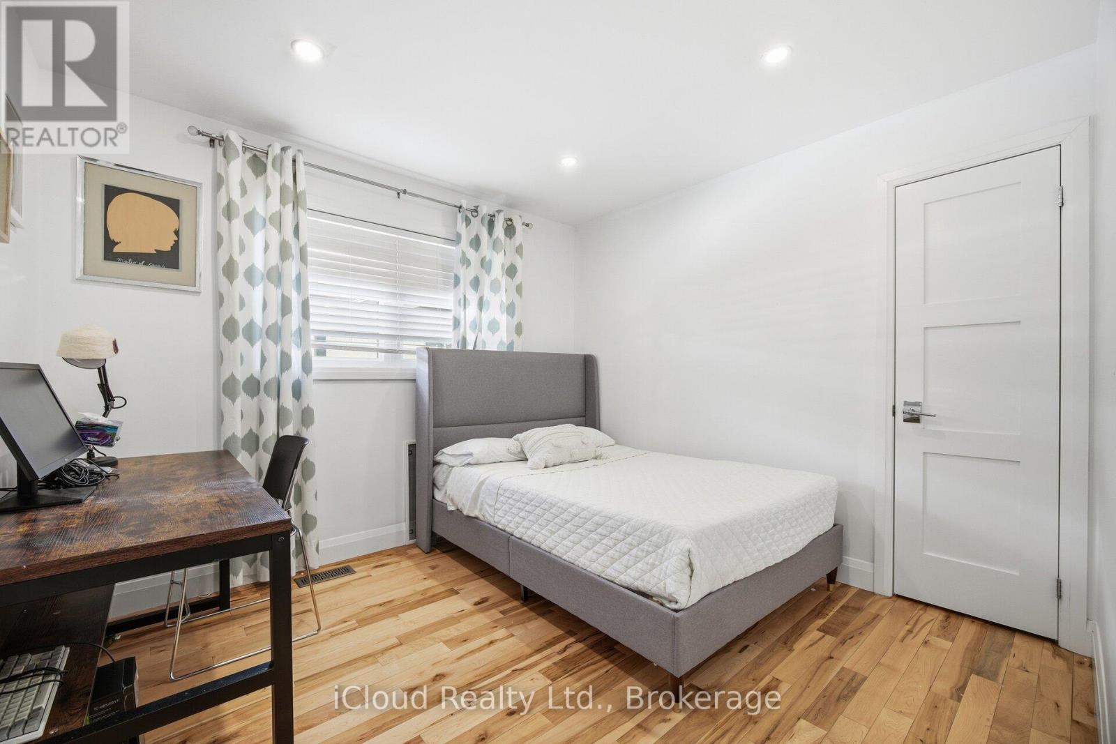 1061 Johnathan Drive, Mississauga, ON - Indoor Photo Showing Bedroom