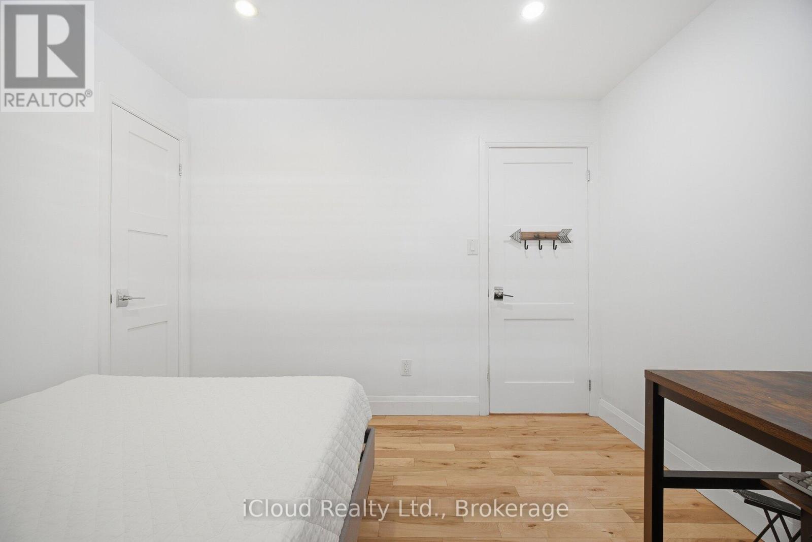 1061 Johnathan Drive, Mississauga, ON - Indoor