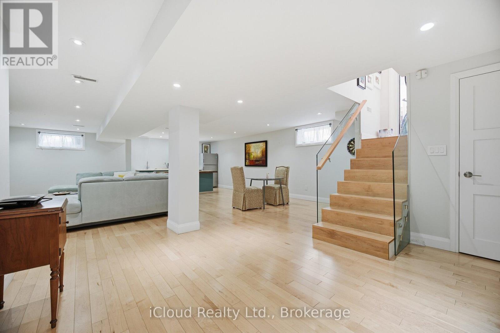 1061 Johnathan Drive, Mississauga, ON - Indoor Photo Showing Other Room