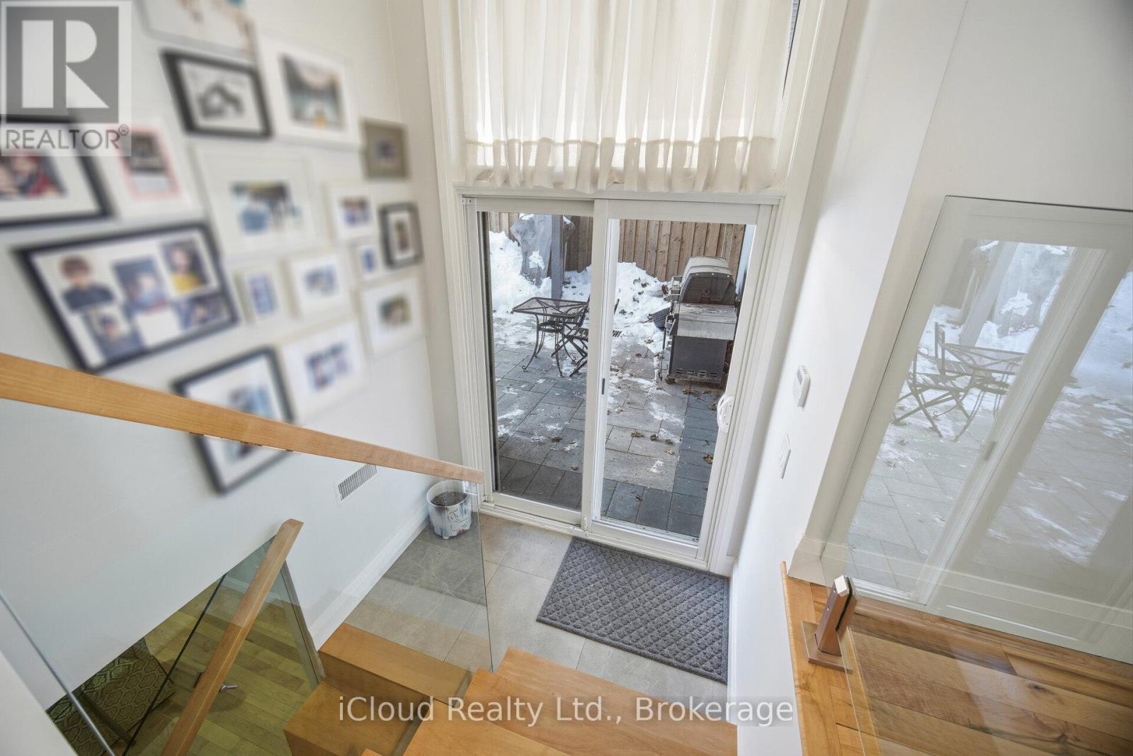 1061 Johnathan Drive, Mississauga, ON - Indoor Photo Showing Other Room