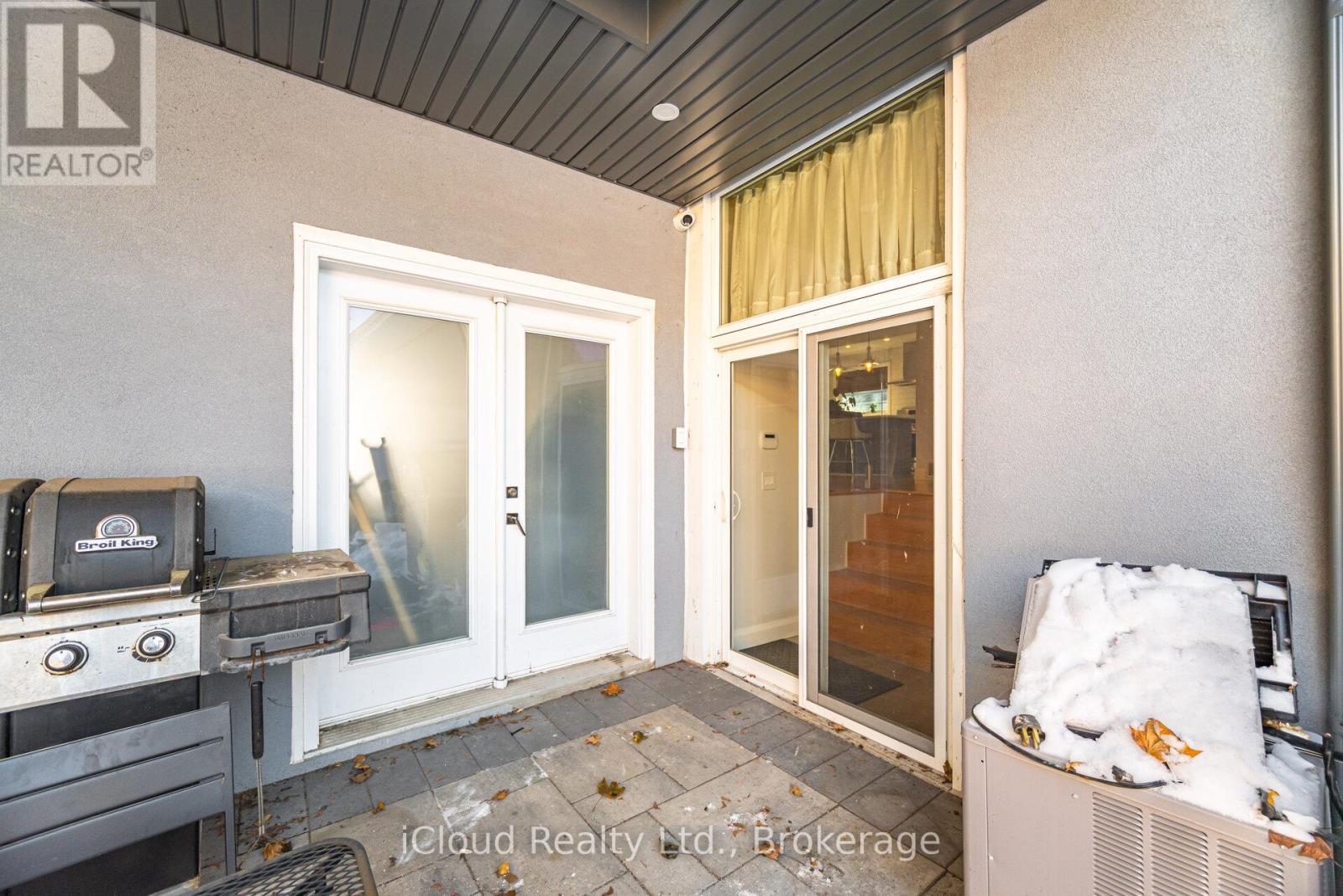 1061 Johnathan Drive, Mississauga, ON - Outdoor With Exterior