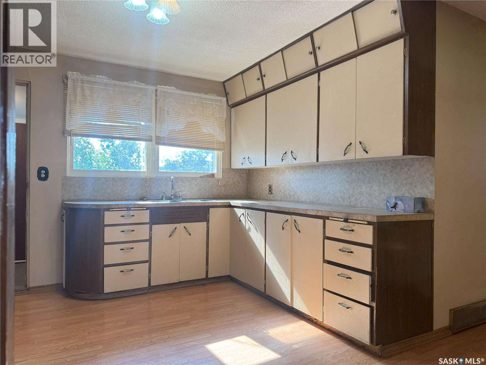 209 Francis Street, Francis, SK - Indoor Photo Showing Kitchen