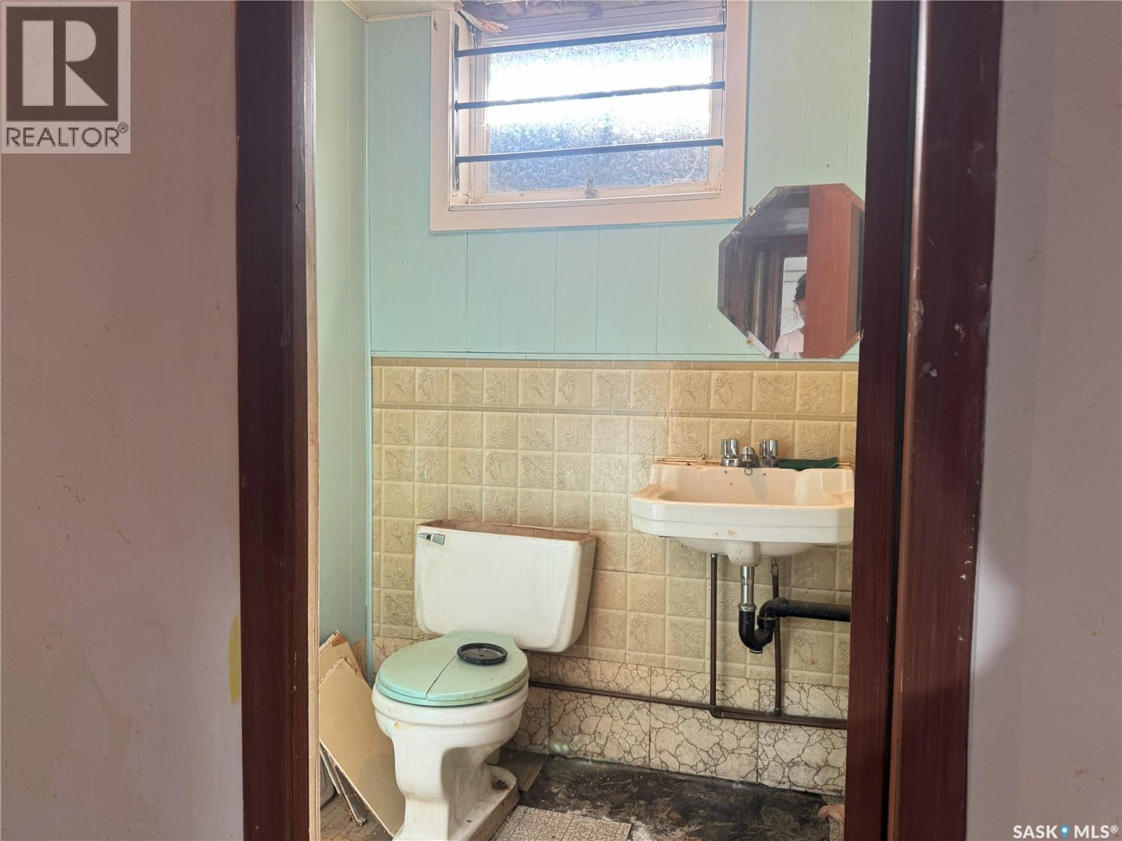 209 Francis Street, Francis, SK - Indoor Photo Showing Bathroom