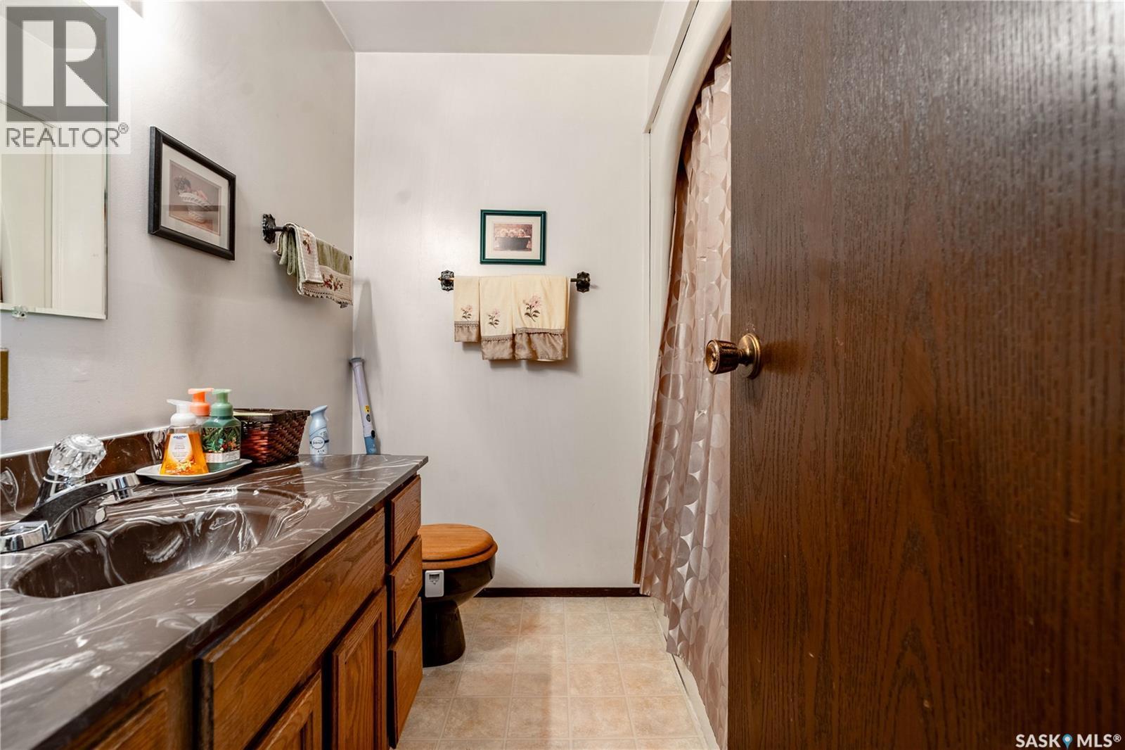 110 Salemka Crescent, Regina, SK - Indoor Photo Showing Other Room