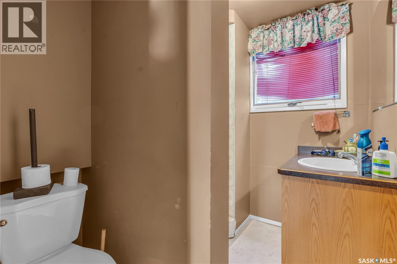 110 Salemka Crescent, Regina, SK - Indoor Photo Showing Bathroom